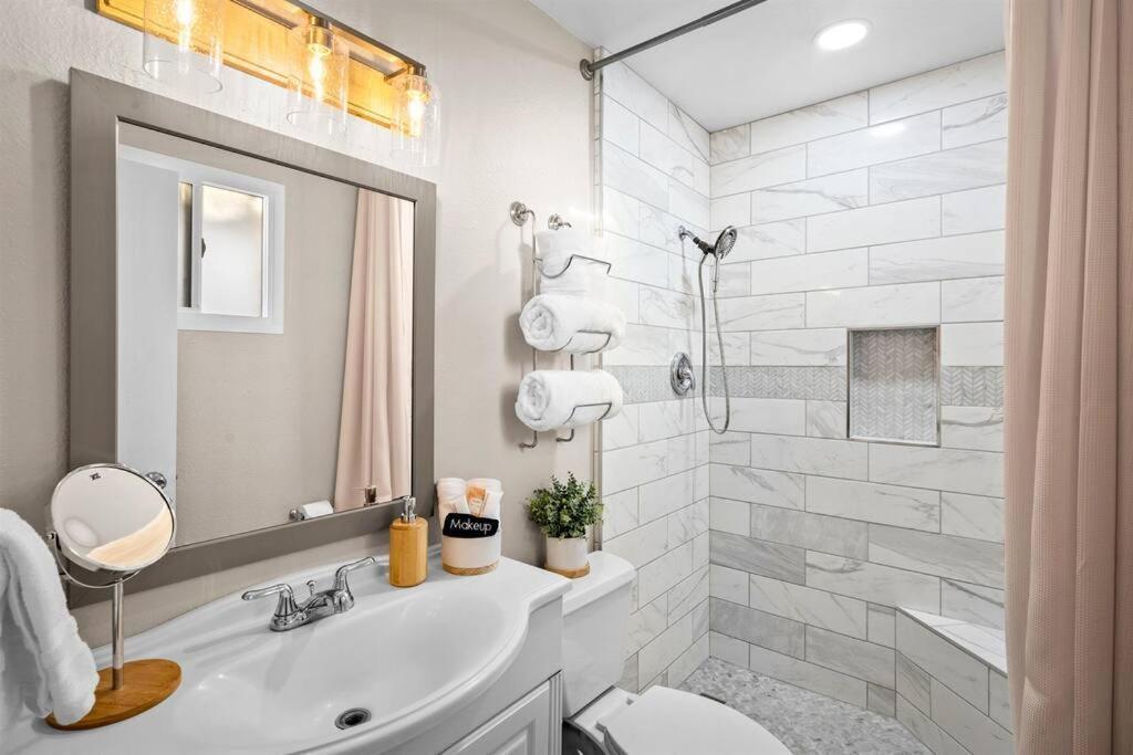 Modern Tempe Home With Heated Pool, Asu Екстериор снимка
